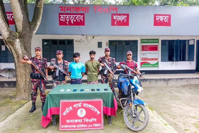 সীমান্তে ৫৩ বিজিবির অভিযানে: ভারতীয় মোবাইল ও মোটরসাইকেলসহ আটক- ২