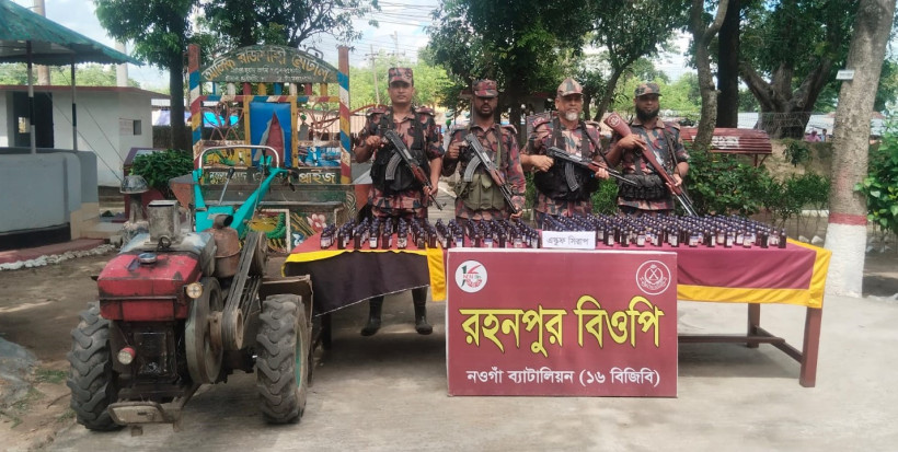 চাঁপাইনবাবগঞ্জ সীমান্তে ২৮৩ বোতল ভারতীয় ইস্কাফ সিরাপ ও পাওয়ার টিলার ট্রলি আটক