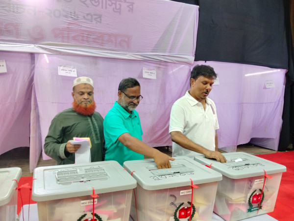 বগুড়ায় উৎসবমুখর পরিবেশে চলছে চেম্বার অব কমার্সের ভোট গ্রহন