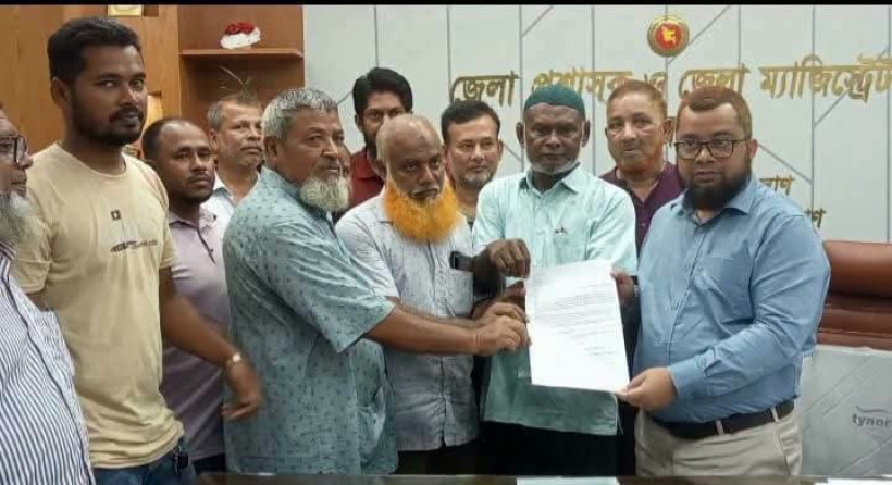 গাইবান্ধায় টিসিবির ডিলারদের পুনোরায় নবায়নের দাবিতে মানববন্ধন ও স্মারক লিপি প্রদান