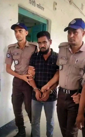 খুলনা রেলস্টেশনে কোটি টাকার স্বর্ণ উদ্ধার, যুবক আটক