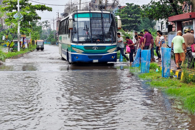 খুলনায় আবারও জলাবদ্ধতা, প্রশ্নের মুখে ৮২৩ কোটি টাকার ড্রেনেজ প্রকল্প