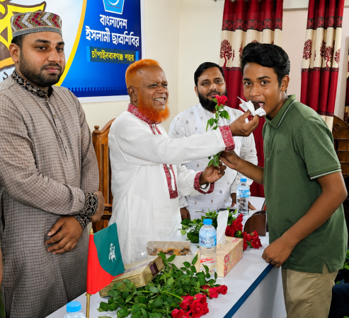 চাঁপাইনবাবগঞ্জে এসএসসি-দাখিলে A+ প্রাপ্ত শিক্ষার্থীদের সংবর্ধনা দিলেন এমপি বুলবুল