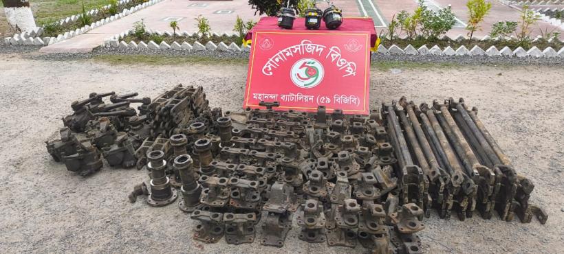 চাঁপাইনবাবগঞ্জ সীমান্তে ২৫ লাখ টাকার ভারতীয় ট্রাকের যন্ত্রাংশ জব্দ