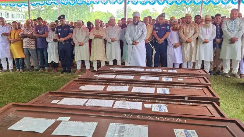 সৌদি আরবে অগ্নিকাণ্ড: নওগাঁর নিহত ৭ প্রবাসীর একসঙ্গে জানাজা