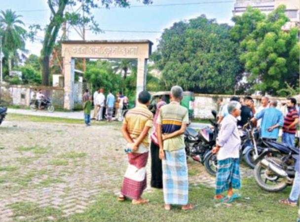 কয়রা থানায় পুলিশের সালিশ, বাড়ছে অপরাধের অভিযোগ