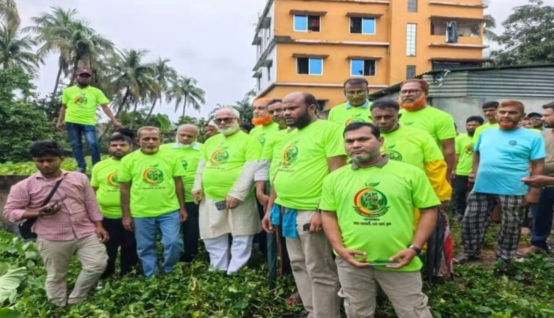 ডেঙ্গু প্রতিরোধে পরিচ্ছন্নতা অভিযানে কেসিসি প্রশাসক মঞ্জু
