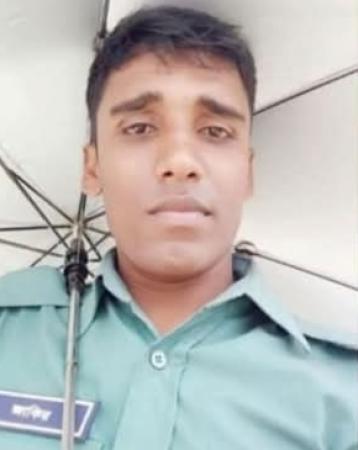 চাঁপাইনবাবগঞ্জে ৪০ ভরি স্বর্ণ আত্মসাতের অভিযোগে পুলিশ কনস্টেবলসহ গ্রেপ্তার ২