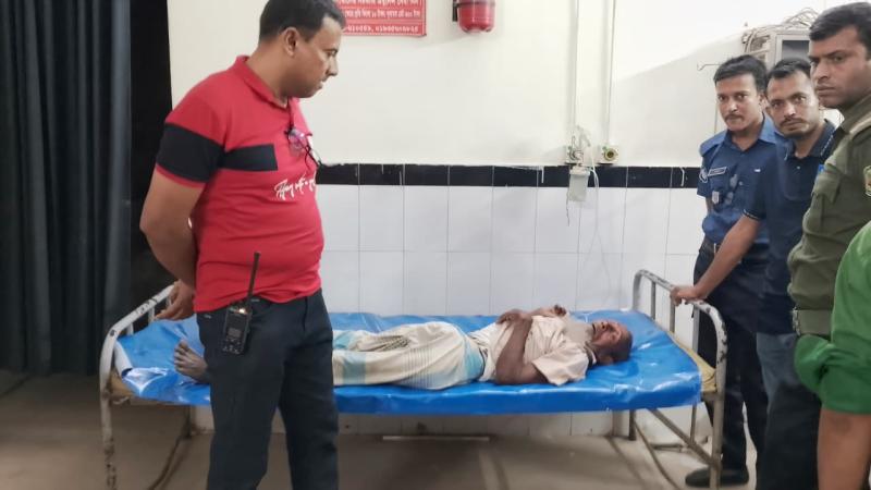 ফুটপাতের অচেতন ব্যক্তির প্রাণ বাঁচাতে পাটকেলঘাটা থানার ওসির দ্রুত পদক্ষেপ প্রশংসনীয়
