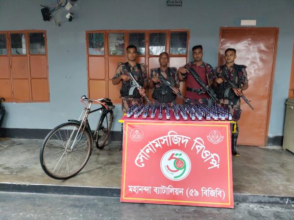 শিবগঞ্জ সীমান্তে ১১০ বোতল এসকুফ সিরাপ ও ভারতীয় ট্রাকের টায়ার জব্দ