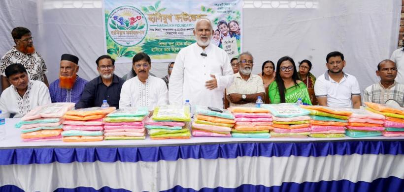 খুলনায় ডেঙ্গু প্রতিরোধে ১০০ স্বল্প আয়ের পরিবারের মধ্যে মশারি বিতরণ