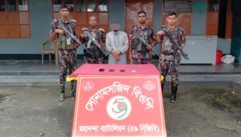 শিবগঞ্জ সীমান্তে চার ভারতীয় মোবাইলসহ যুবক আটক