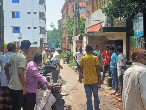 সুরূপনগরে রাস্তা দখল ও সীমানা নিয়ে বিরোধ, পৌরসভায় অভিযোগ