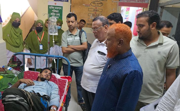 চাঁপাইনবাবগঞ্জ হাসপাতালে ডেঙ্গু ইউনিট পরিদর্শনে এমপি বুলবুল