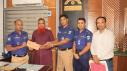 অবসরেও সম্মান, চাঁপাইনবাবগঞ্জে দুই পুলিশ সদস্যকে লাম্পগ্রান্টের চেক