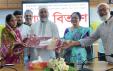 নাচোলে দুর্গাপূজা উপলক্ষে ১০০ দুস্থ নারী পেলেন শাড়ি